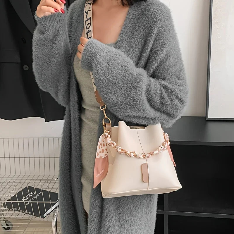 New Luxury Fashion Women's Shoulder Bag Large Capacity Bucket Bag With Ribbon Chain Crossbody Bag Commuting